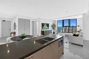 Level 70 with Breathtaking Views - Pet Friendly - Image 5