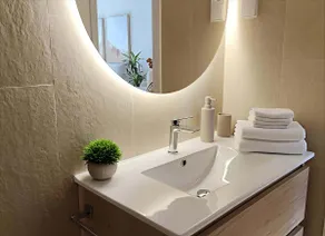 Luxury UCAM Studio, Desk and High Speed WiFi - Image 4