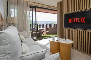 Luxury UCAM Studio, Desk and High Speed WiFi - Image 5