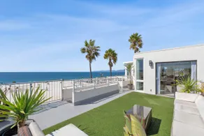 Penthouse Retreat with Open Panoramic Views - NEW - Image 3