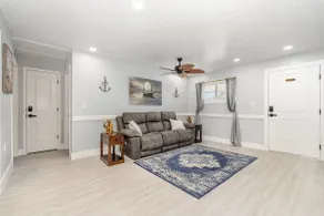 Elegant 2/1 Retreat · Near Downtown & Beach - Image 3