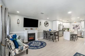 Elegant 2/1 Retreat · Near Downtown & Beach - Image 2