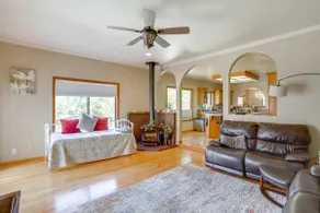 3 Mi to Sequoia Park Zoo: Spacious Home w/ Sunroom - Image 4
