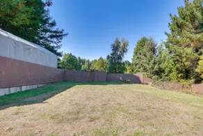 3 Mi to Sequoia Park Zoo: Spacious Home w/ Sunroom - Image 3