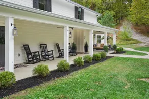 Southern Sanctuary 2A–Spacious Retreat–Sleeps 10 - Image 4