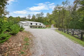 Southern Sanctuary 2A–Spacious Retreat–Sleeps 10 - Image 2