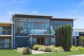 Seachange Waterfront Living Family Friendly - Image 4