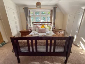 Squirrel Haven - Dog Friendly Woodland Retreat in Wootton Bridge, Isle of Wight - Image 4