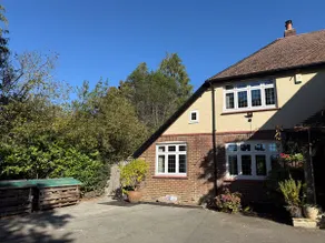 Squirrel Haven - Dog Friendly Woodland Retreat in Wootton Bridge, Isle of Wight - Image 2
