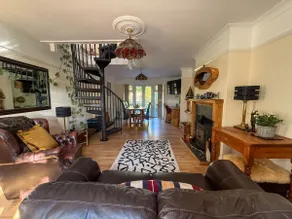Squirrel Haven - Dog Friendly Woodland Retreat in Wootton Bridge, Isle of Wight - Image 3