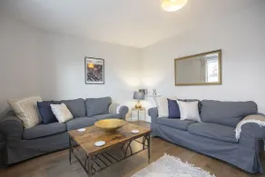 Central 5 Bedroom Home Close to Gloucester City - Image 5