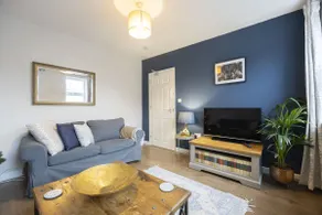 Central 5 Bedroom Home Close to Gloucester City - Image 2
