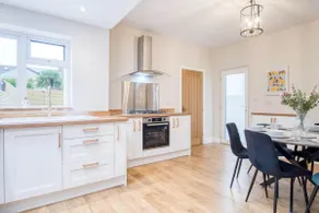 Seascape Retreat - 3 Bedroom Flat - Porthcawl - Image 3