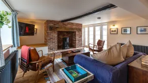 Charming Thatched Cottage in the Heart of Ramsbury - Image 5