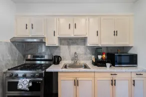 4BR Home, Parking Space, Near Hackensack Med & NYC - Image 3