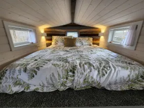 Tiny Luxury Retreat: Lake, Hikes, Brews & Vines - Image 3