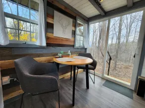 Tiny Luxury Retreat: Lake, Hikes, Brews & Vines - Image 2