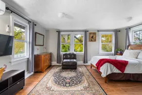 4BR Home, Parking Space, Mins to NYC & Time Square - Image 2