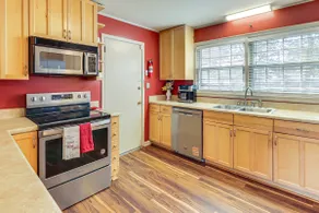 Near Beaches, Base & Bay! Hampton Home w/ Backyard - Image 2