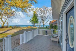 The Lakeview Lookout - Gorgeous Lake Views! - Image 4