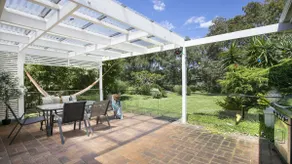 Right on the lake, easy access to beach all one level - Image 3