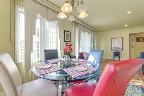 Stylish Home Near Sofi Stadium, LAX & Long Beach - Image 5