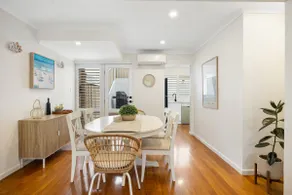 Hazy Shores Escape - Breezy Coastal Stay near Henley Square - Image 4