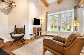 Country house in the garden - Image 3