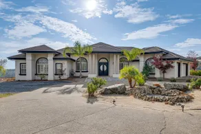 Luxury Pilot Hill Estate on an 800-Acre Vineyard - Image 4