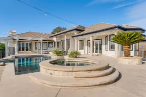 Luxury Pilot Hill Estate on an 800-Acre Vineyard - Image 2