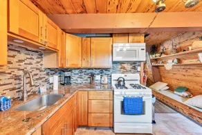 Classic Tahoe Charm – 3 Ski Resorts Within 5 Miles - Image 3