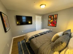 Historic Apt King Bed Workspace - Image 5