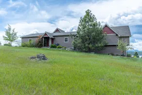 Breathtaking Mountain & Lake Views! - Image 2