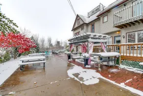 Walk to the Falls! Niagara Retreat w/ Hot Tub - Image 5
