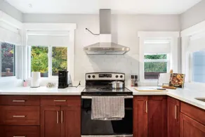 Modern 2BR Home in Ravenna Near UW Green Lake - Image 4