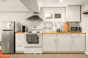 Spacious 2BR Home, Backyard Parking [snowball2] - Image 2