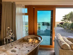 Bijou - sea-view retreat with copper air-spa bath - Image 5