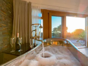 Bijou - sea-view retreat with copper air-spa bath - Image 2