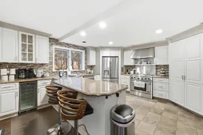 Modern 6BR Home for Large Groups & Families - Image 2