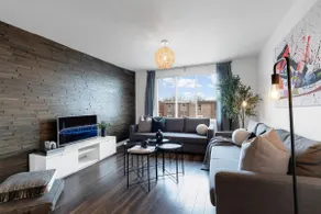 LiV MTL Soho-3 | Spacious Rooftop 2BR • Sleeps 12 - Image 2