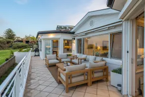 Beach House with incredible Bay Views - Image 5