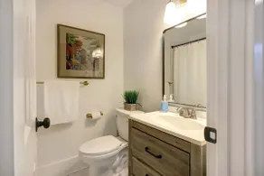 Luxury 2BR/1BA in a Restored 1920s Savannah Home - Image 5