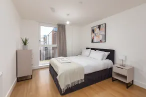 Apartment with garden - Image 2