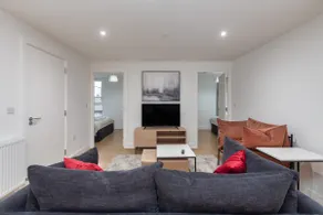 Apartment with garden - Image 3
