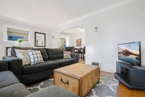 Charming and Spacious 3Beds3Bath Seattle Townhome - Image 2