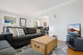 Spacious 6B6B duplex in Seattle - Image 2