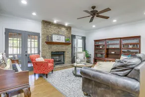 Walk to Trails: Peaceful Family Home in Braselton - Image 5