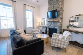 Large 1BR Loft | Fireplace | On the Square - Image 5