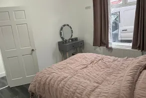 2 Bed Flat - Sleeps 3 - Parking - Wifi - Image 4