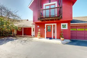 Mendocino Family Home, Near Beach & Hot Tub - Image 4